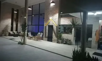 Sobrado com 4 dormitórios, sendo 1 suíte em ubatuba em condomínio.