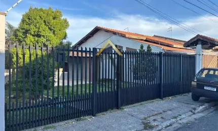 Casa em terreno inteiro de 250 m² – 3 quartos (1 suíte) –