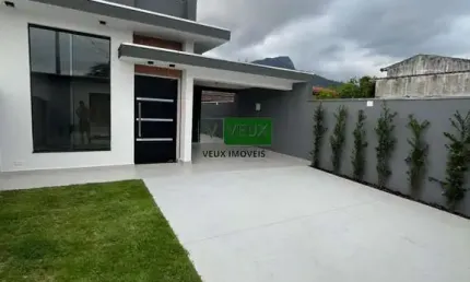 Excelente casa à venda gaivotas, caraguatatuba-sp 3 dormitórios, sendo uma suíte