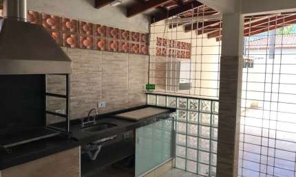 Casa para locação Centro, Caraguatatuba-Sp  A casa possui 4 quartos