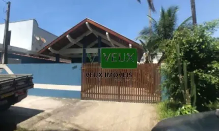 Casa a venda com 2 quartos sendo 1 suíte a 500 m do mar