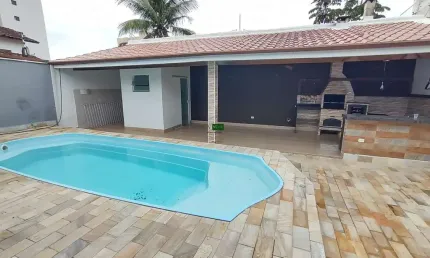 Casa a venda  Martin de Sá, Caraguatatuba-SP Localizada a 150 m da praia Martim de Sá