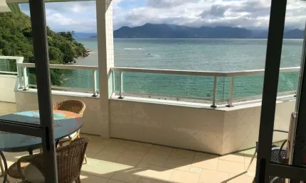 Excelente apto duplo horizontal a venda, Pé na areia Prainha, Caraguatatuba, condomínio com piscina