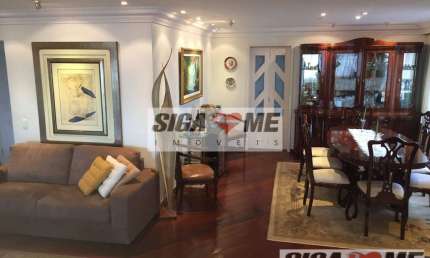 APARTAMENTO EM MOEMA COM 200M2 DE ÁREA ÚTIL E 4 SUÍTES