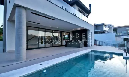 Casa em condomínio fechado recém construída disponível para venda em alphaville