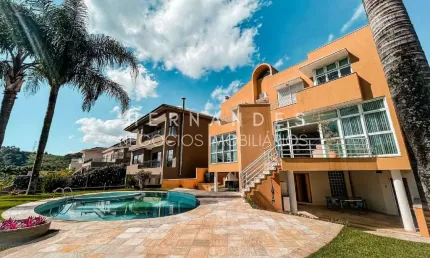 Luxuosa casa em condomínio à venda no Tamboré, Santana de Parnaíba-SP: 4 quartos, 4 suítes, 3 salas, 6 banheiros, 6 vagas, 462,26 m².