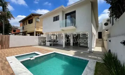 Casa moderna com 3 suítes, 6 vagas, piscina em Alphaville
