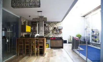 Casa recém reformada com 4 suítes disponível para locação e venda em Alphaville!