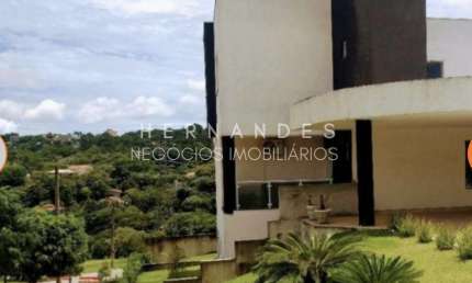 Casa de alto padrão disponível para venda em condomínio fechado!