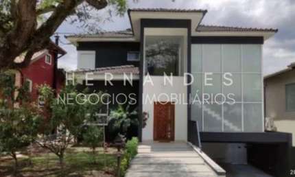 Casa à venda em condomínio fechado com 4 suítes em Santana de Parnaíba