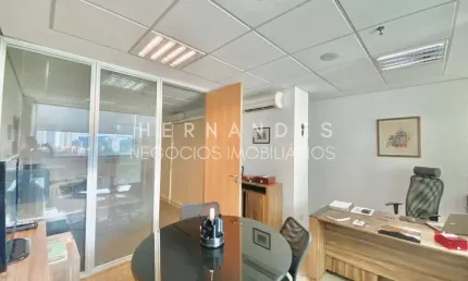 Sala comercial com 42m² localizada no 18 do forte em alphaville