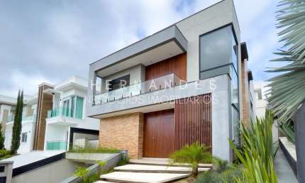 Casa de Luxo em Condomínio à Venda em Alphaville, Santana de Parnaíba-SP: 4 Quartos, 4 Suítes, 3 Salas e 7 Vagas de Garagem!