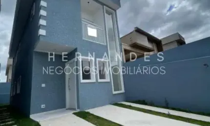 Casa em condomínio fechado com 3 dormitórios, 1 suíte e 2 vagas.