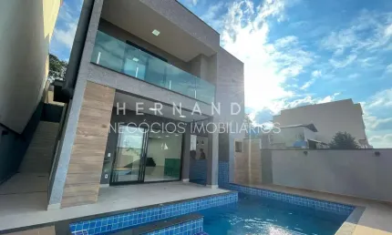 Casa à venda em condomínio fechado com 3 suítes e área gourmet com piscina