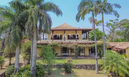 Chácara de alto padrão à venda em Santana de Parnaíba-SP: Com 4.000m terreno, 4 quartos, 2 suítes, 4 salas, 6 banheiros, 15 vagas de garagem