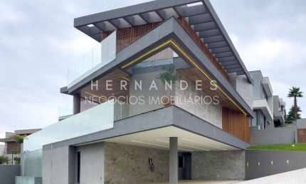 Casa de luxo em condomínio no Tamboré, Santana de Parnaíba-SP: 5 quartos, 5 suítes, 3 salas, 7 banheiros, 4 vagas, 610m².