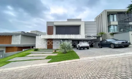 Casa de luxo em condomínio no tamboré 11 com 4 suítes, 8 vagas e 458m² construídos!