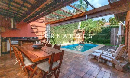 Casa Terra de alto padrão em condomínio Alphaville, Santana de Parnaíba-SP: 4 quartos, 2 suítes, 3 salas, 4 banheiros, 4 vagas, 394m².