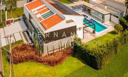 Rês .Alphaville 2 com 970m² de terreno com 10 suítes