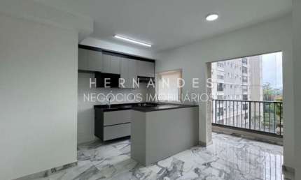 Apartamento de alto padrão para locação em Alphaville Empresarial, Barueri-SP: 2 quartos, 2 salas, 1 banheiro, 1 vaga, 52m².