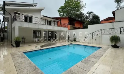 Casa de luxo em condomínio Alphaville, Santana de Parnaíba-SP: 3 quartos, 3 suítes, 4 salas, 6 banheiros, 2 vagas, 317m².