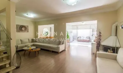 Casa em Condomínio à Venda em Santana de Parnaíba-SP - 4 quartos, 1 suíte, 3 salas, 4 banheiros, 2 vagas - 200m²