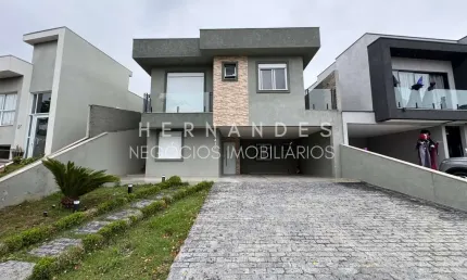 Casa em Condomínio de Luxo em Santana de Parnaíba-SP, Bairro Suru: 3 Quartos, 2 Suítes, 3 Salas, 5 Banheiros, 2 Vagas, 260m². Venha Conferir!