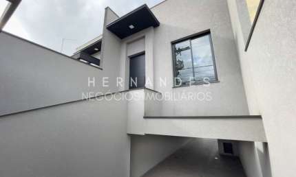 Casa à venda em Barueri-SP, Jardim Tupanci: 2 quartos, 1 suíte, 2 salas, 2 banheiros, 2 vagas - 178 m². Venha conferir!