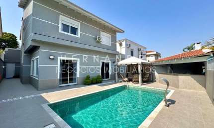 Casa de luxo em condomínio: 4 quartos, 3 suítes, 3 salas, 6 banheiros, 2 vagas, 304,50m² em Alphaville-SP.
