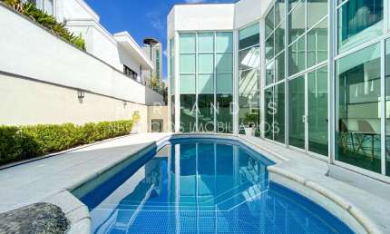 Casa mobiliada  em Alphaville: 3 quartos, 3 suítes, 2 salas, 4 banheiros, 2 vagas, 400m².