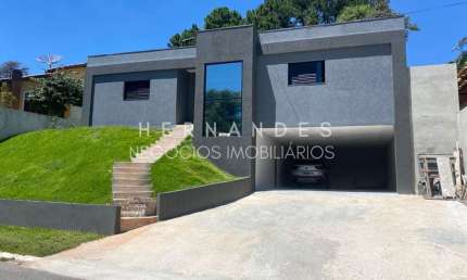 Casa nova térrea condomínio São Fernando Barueri sendo 3dorm e 1suíte e 8vagas para carro