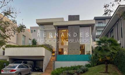 Casa de luxo em condomínio em Alphaville, Santana de Parnaíba-SP: 4 quartos, 4 suítes, 3 salas, 5 banheiros, 2 vagas, 390 m².