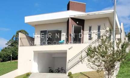 Casa em Condomínio à Venda em Santana de Parnaíba-SP, Bairro Sítio do Morro: 3 quartos, 1 suíte, 3 salas, 3 banheiros, 2 vagas, 214m².