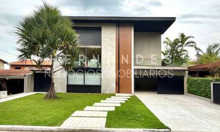 Imponente residência de alto padrão à venda em Alphaville, Barueri-SP: 4 quartos, 4 suítes, 3 salas, 7 banheiros, 2 vagas, 500m².