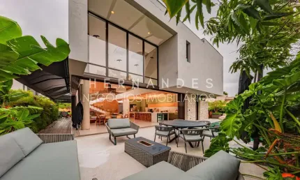 Casa de alto padrão em alphaville: 4 suítes, 3 salas, piscina e muito mais!