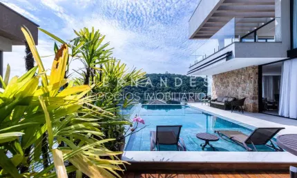 Espetacular casa em condomínio no Alphaville, Santana de Parnaíba-SP: 4 suítes, 3 salas, área gourmet, piscina aquecida e muito mais!
