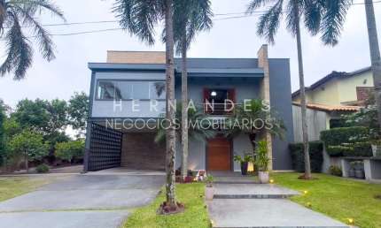 Casa moderna completamente mobiliada com piscina aquecida em condomínio fechado Santana de Parnaiba Alphaviille