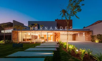 Casa de Luxo em Condomínio - SP  5 Quartos, 5 Suítes, 3 Salas, 7 Banheiros, 3 Vagas - Projeto Exclusivo!