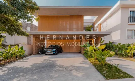 Casa de luxo à venda em tamboré - santana de parnaíba-sp  4 quartos, 4 suítes, 3 salas, 6 banheiros, 3 vagas de garagem  mobiliada e decorada  projeto exclusivo rodrigo latorre  área de 501m²  piscina