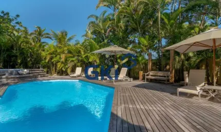 MARAVILHOSA CASA PÉ NA AREIA - BARRA DO SAHY!! 1.300m² TERRENO!!