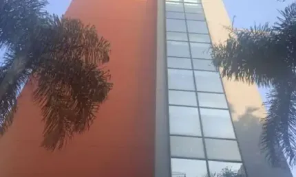 Sala comercial com 32 metros e uma garagem próximo o metro fari lima
