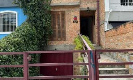 CASA COMERCIAL COM 200 METROS QUADRADOS UMA VAGA DE GARAGEM PROXIMO AO METRO FRADIQUE COUTINHO