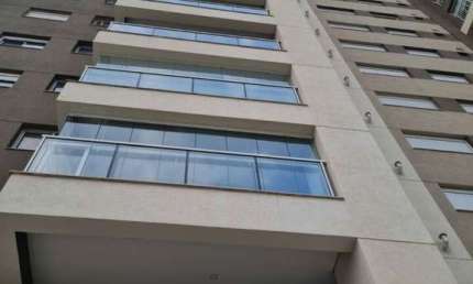 APARTAMENTO COM 84 M², AR CONDICIONADO,  3 DORMS.,SENDO 01 SUÍTE, LAVABO, 2 VAGAS E DEPÓSITO