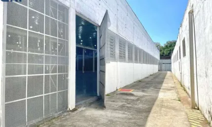 Lindo Galpão  próximo ao CEAGESP, para utilização em armazenagem, logística ou serviços.