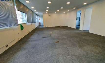 CONJUNTO COMERCIAL COM 101 METROS QUADRADOS  PRÓXIMO DA ESTAÇÃO DE METRO FARIA LIMA