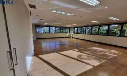 Espaçoso conjunto no melhor ponto da vila olímpia: 214m², 5 vagas.