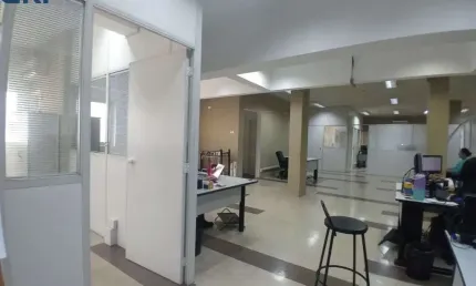 Prédio comercial com 1780m2, com 18 vagas - próximo ao metrô