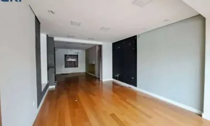Comercial, 330m2 de AU, com 3 vagas de garagem. Próximo ao Metro Sta Cruz