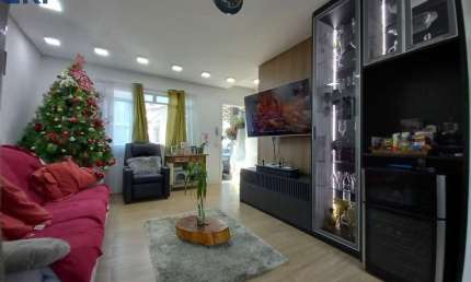 Casa de condomínio, com 3 dorm (1 suíte) e 2 vagas!
