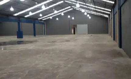 Galpão - Com área total de 1.740 m² e construída de 1.543 m² pode-se considerar esse imóvel apto às